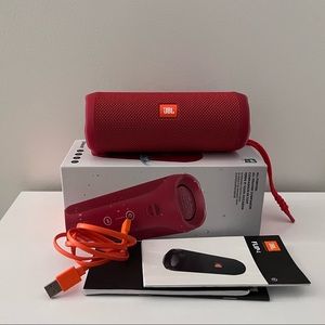 JBL Flip 4 Portable Bluetooth Speaker in Red